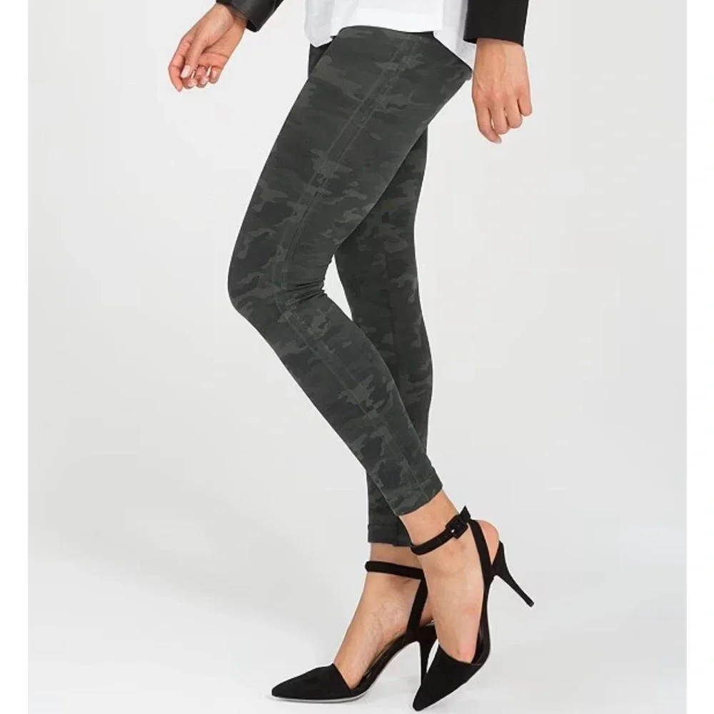 Spanx Seamless Green Camo High Waisted Legging in size medium - Picture 3 of 7